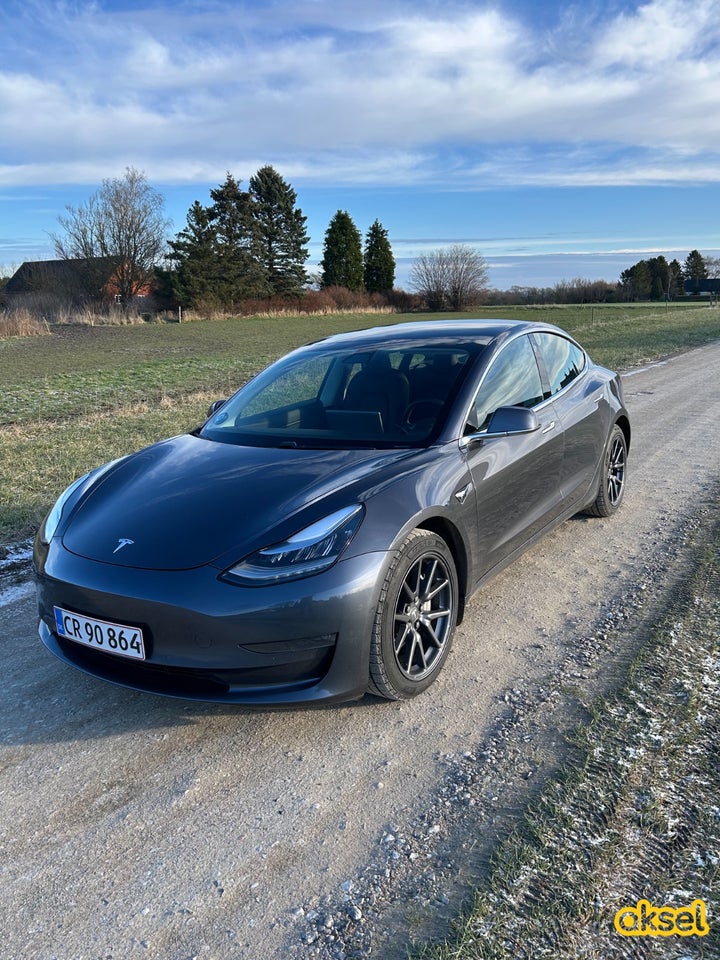 Tesla Model 3 Long Range AWD 4d