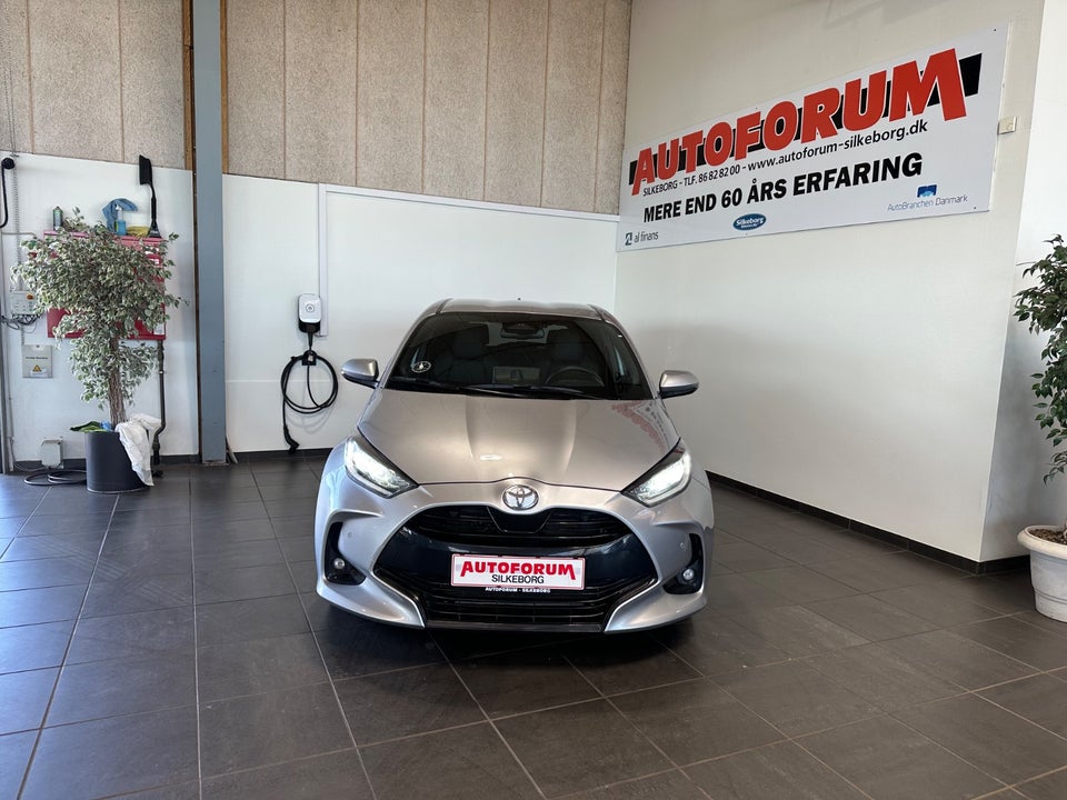 Toyota Yaris 1,5 Hybrid Executive e-CVT 5d