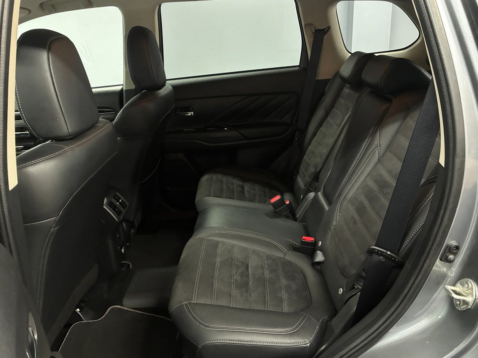 Mitsubishi Outlander 2,4 PHEV Intense CVT 4WD 5d