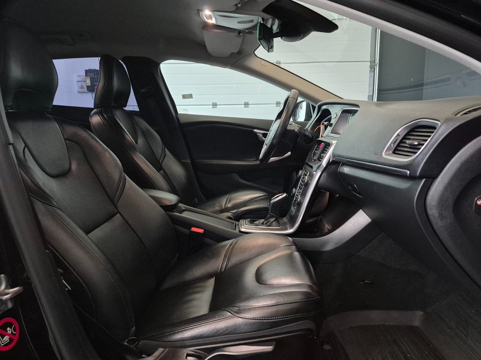 Volvo V40 1,5 T3 152 Momentum aut. 5d