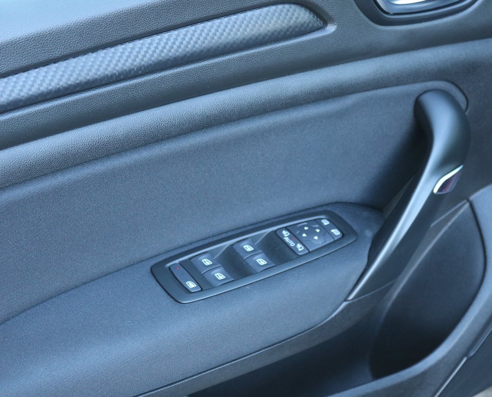 Renault Megane IV 1,3 TCe 140 Limited Sport Tourer 5d