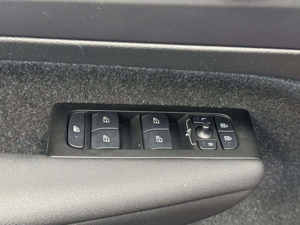 Volvo XC40 P8 ReCharge Twin R-Design 5d
