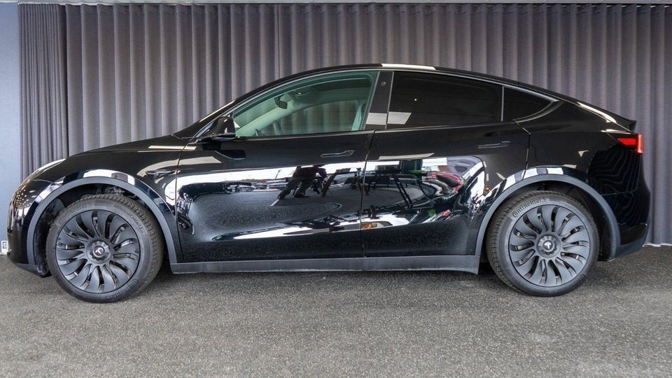 Tesla Model Y Long Range AWD 5d