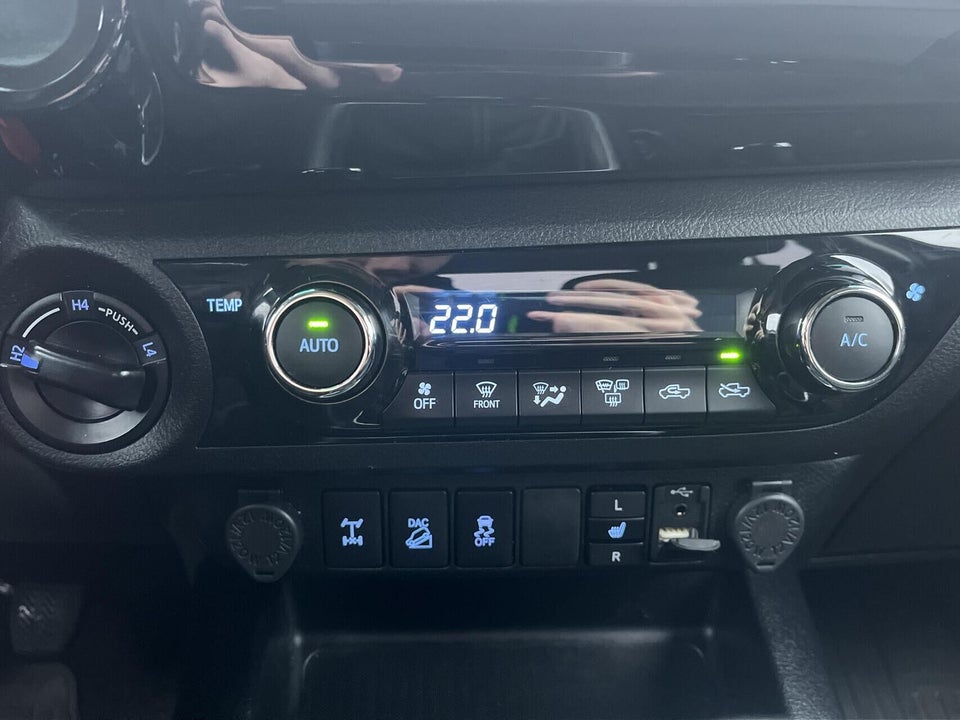 Toyota HiLux 2,4 D-4D 150 T3 Ex.Kab 4x4 4d