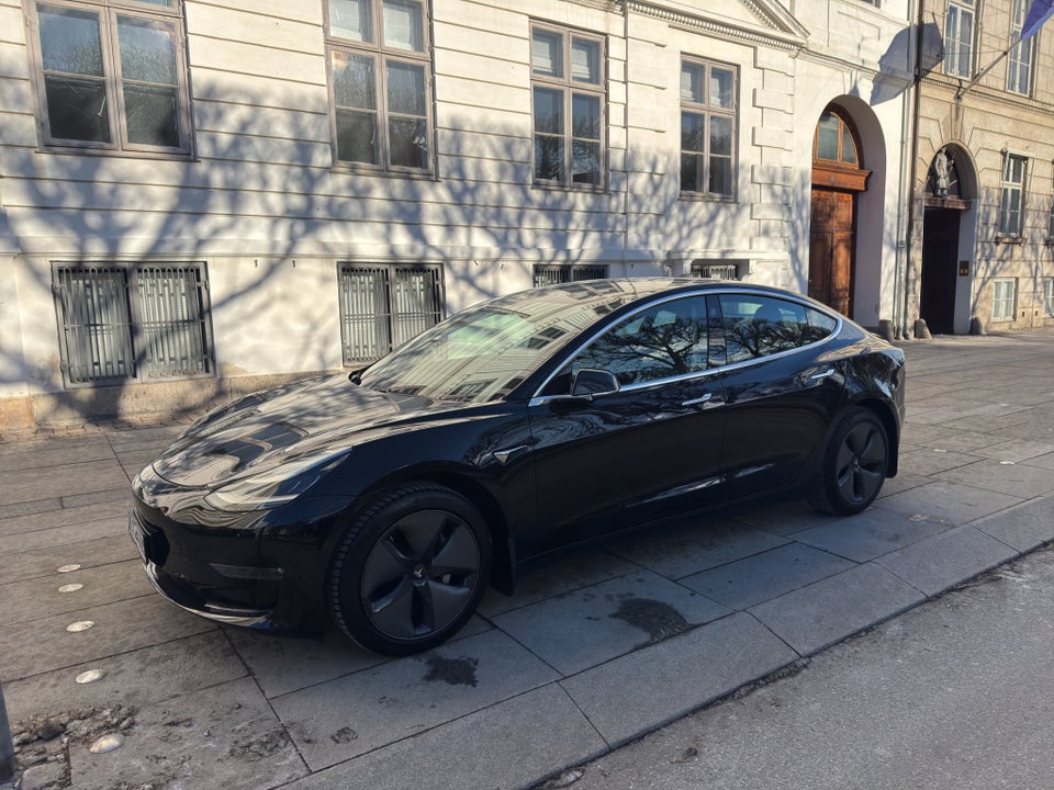Tesla Model 3 Standard Range+ RWD 4d