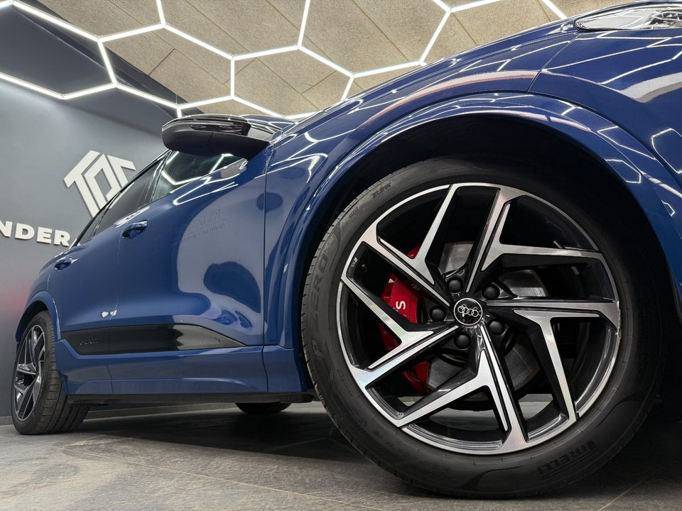 Audi SQ6 e-tron quattro 5d