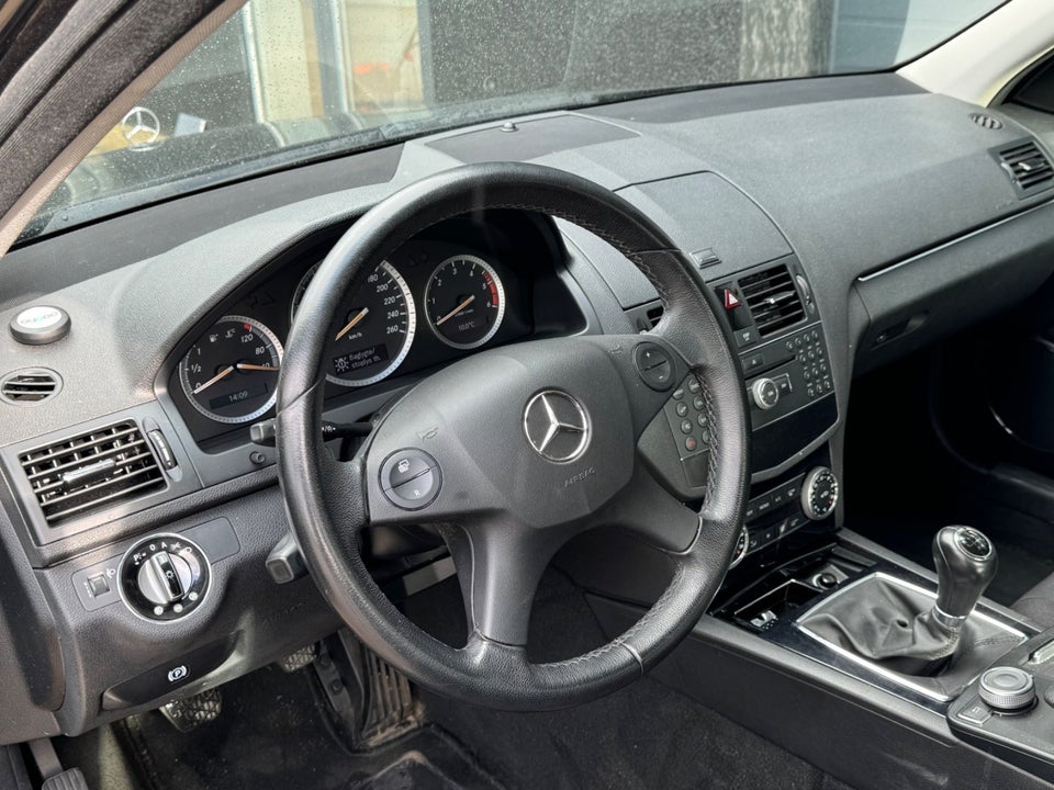 Mercedes C220 2,2 CDi Classic 4d