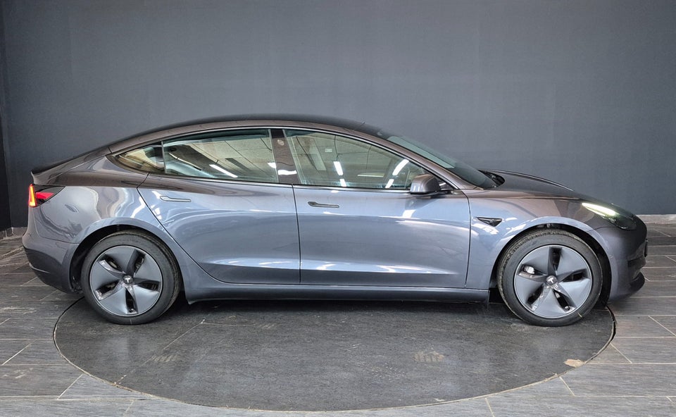 Tesla Model 3 Standard Range+ RWD 4d