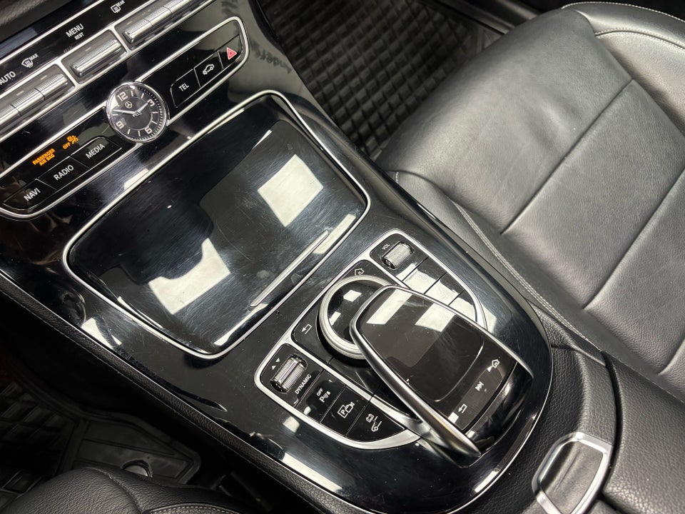 Mercedes E300 de 2,0 Advantage stc. aut. 5d