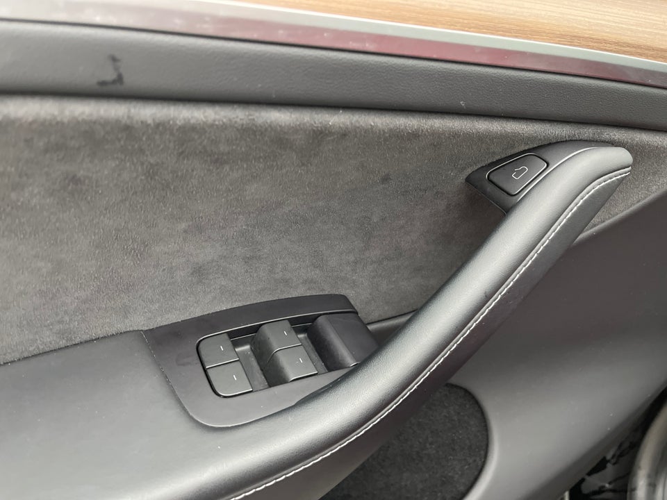 Tesla Model Y Long Range AWD 5d