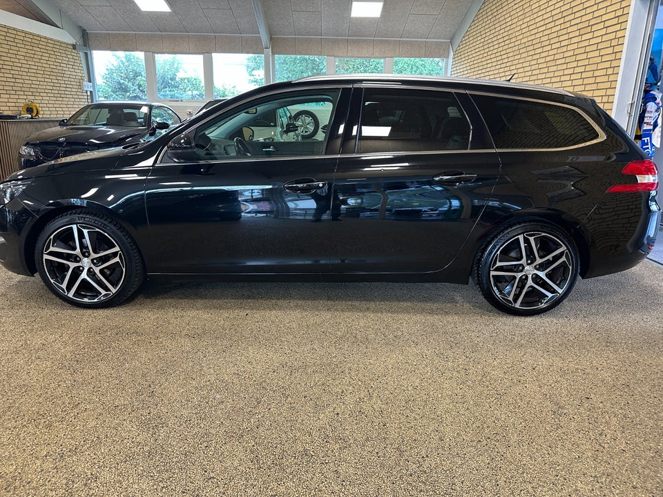 Peugeot 308 1,2 e-THP 130 Allure SW EAT6 5d