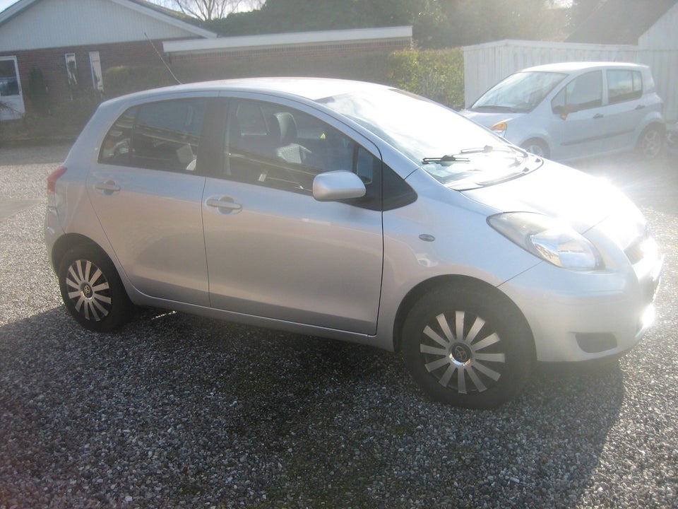 Toyota Yaris 1,0 T1 5d