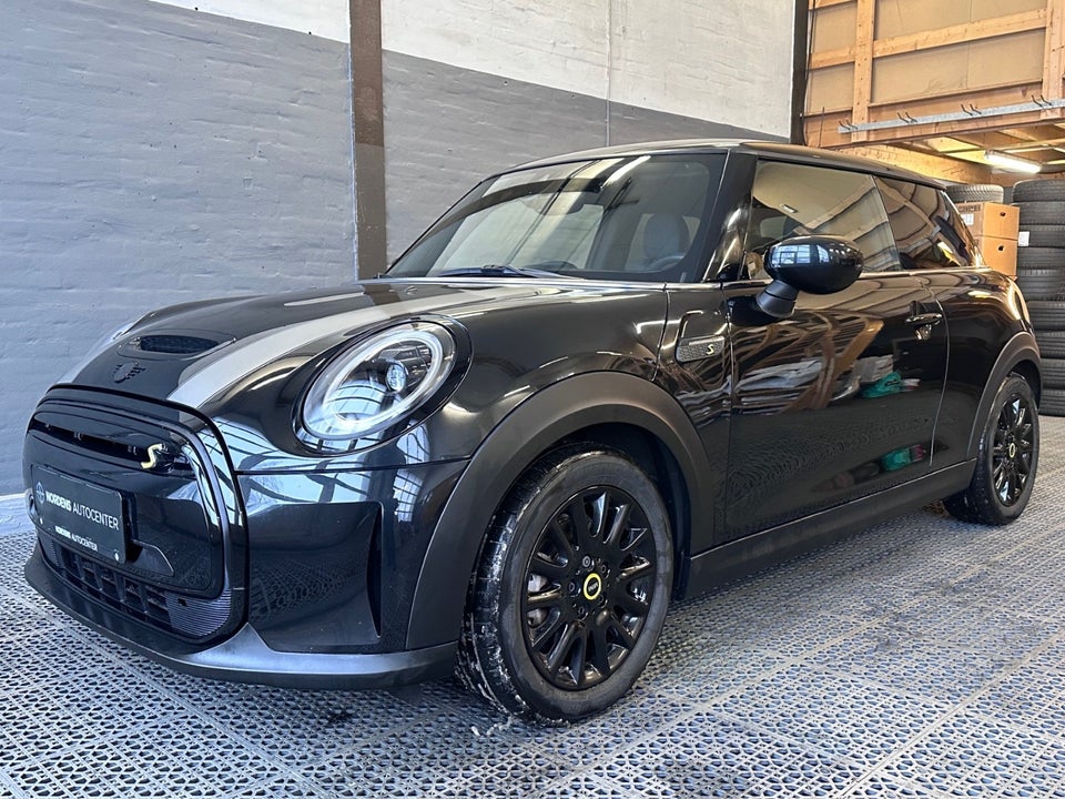MINI Cooper SE Essential 3d
