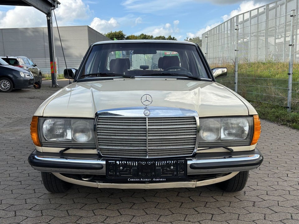 Mercedes 200 2,0  4d