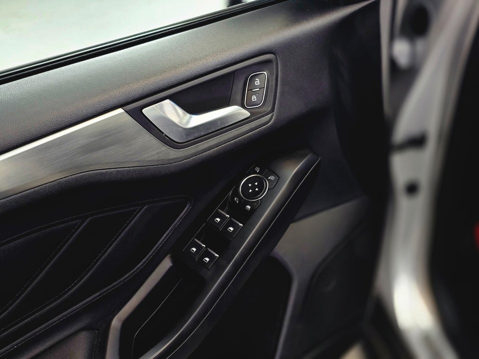 Ford Focus 1,0 EcoBoost Titanium 5d