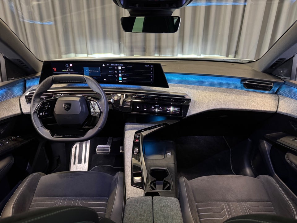 Peugeot e-3008 77 GT 5d