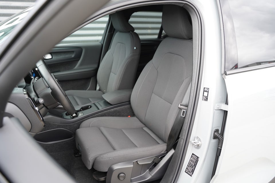 Volvo EX40 Extended Range Black Edition 5d