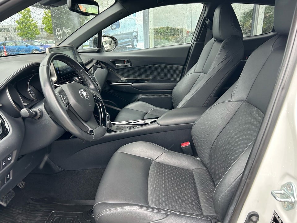 Toyota C-HR 1,8 Hybrid C-LUB Business CVT 5d