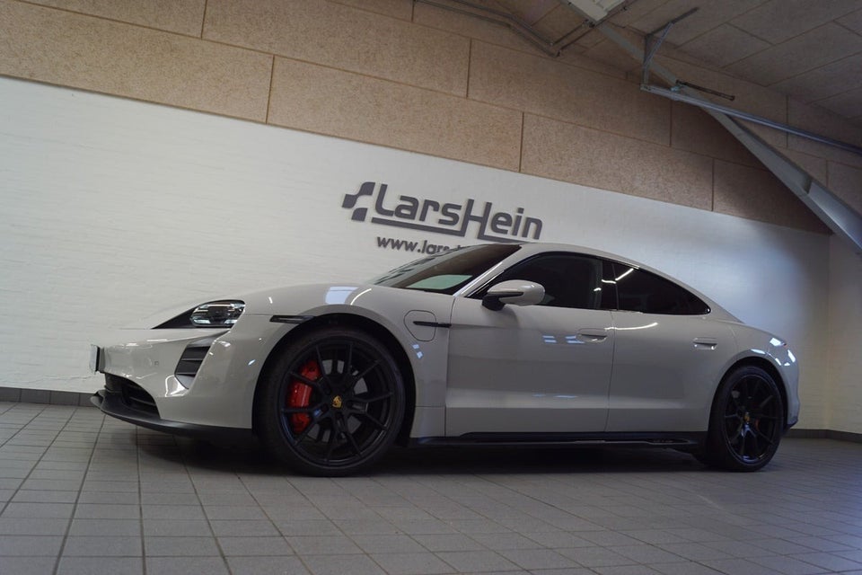 Porsche Taycan GTS Performance+  4d