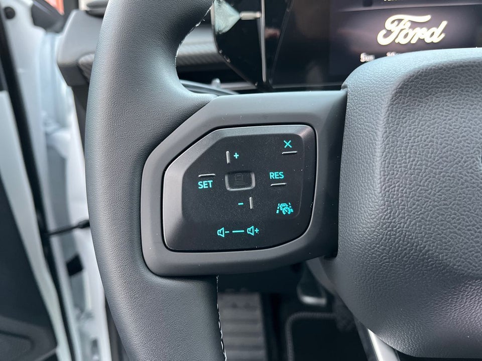 Ford Explorer 82 Premium Extended Range 5d