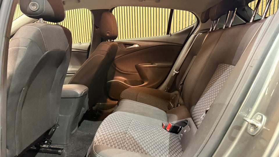 Opel Astra 1,4 T 125 Enjoy 5d