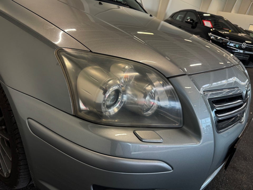 Toyota Avensis 2,2 D-CAT 177 Executive stc. 5d