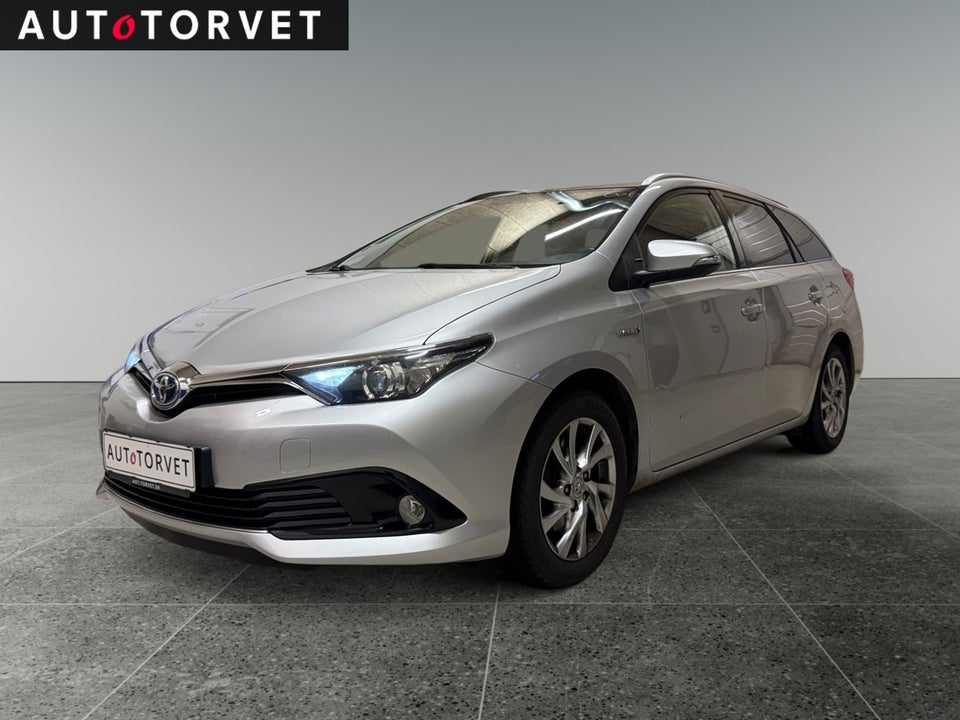Toyota Auris 1,8 Hybrid H2 Style Skyview CVT 5d