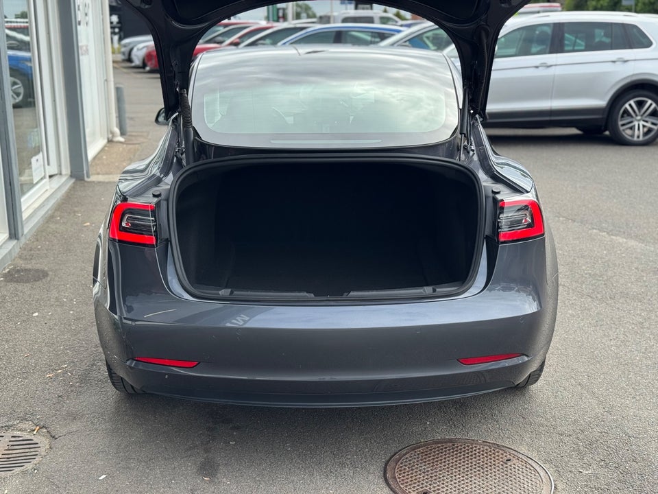 Tesla Model 3 Standard Range+ RWD 4d