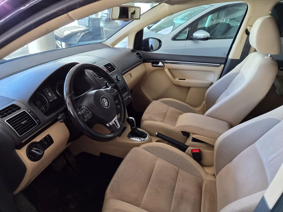 VW Touran 2,0 TDi 140 Comfortline DSG BMT 7prs 5d