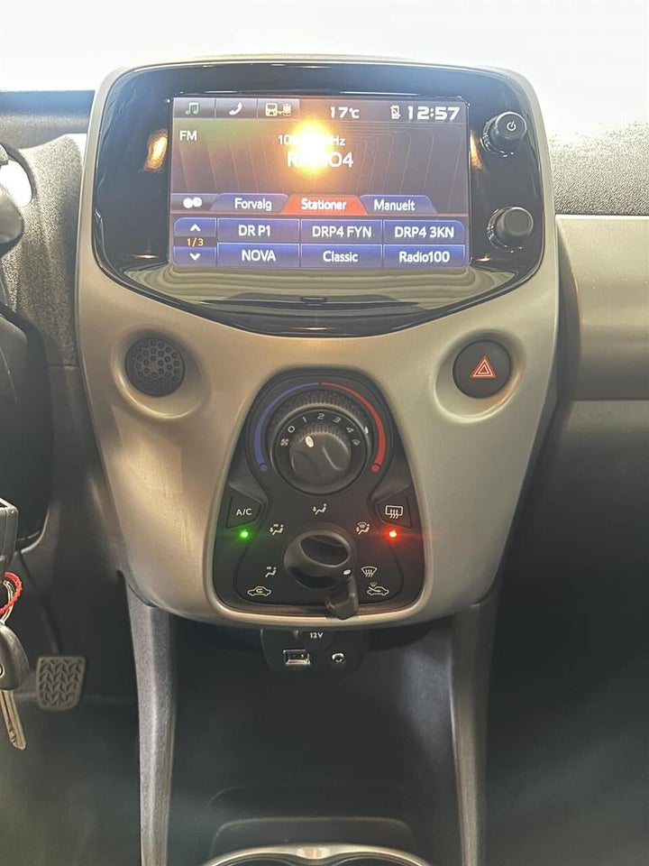 Toyota Aygo 1,0 VVT-i x-press x-shift 5d