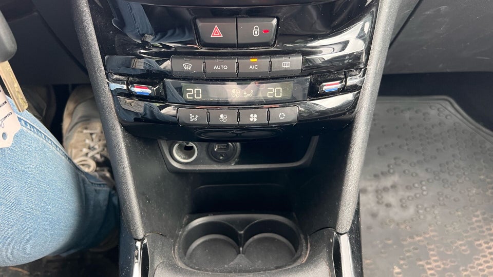 Peugeot 2008 1,6 BlueHDi 100 Desire Sky 5d