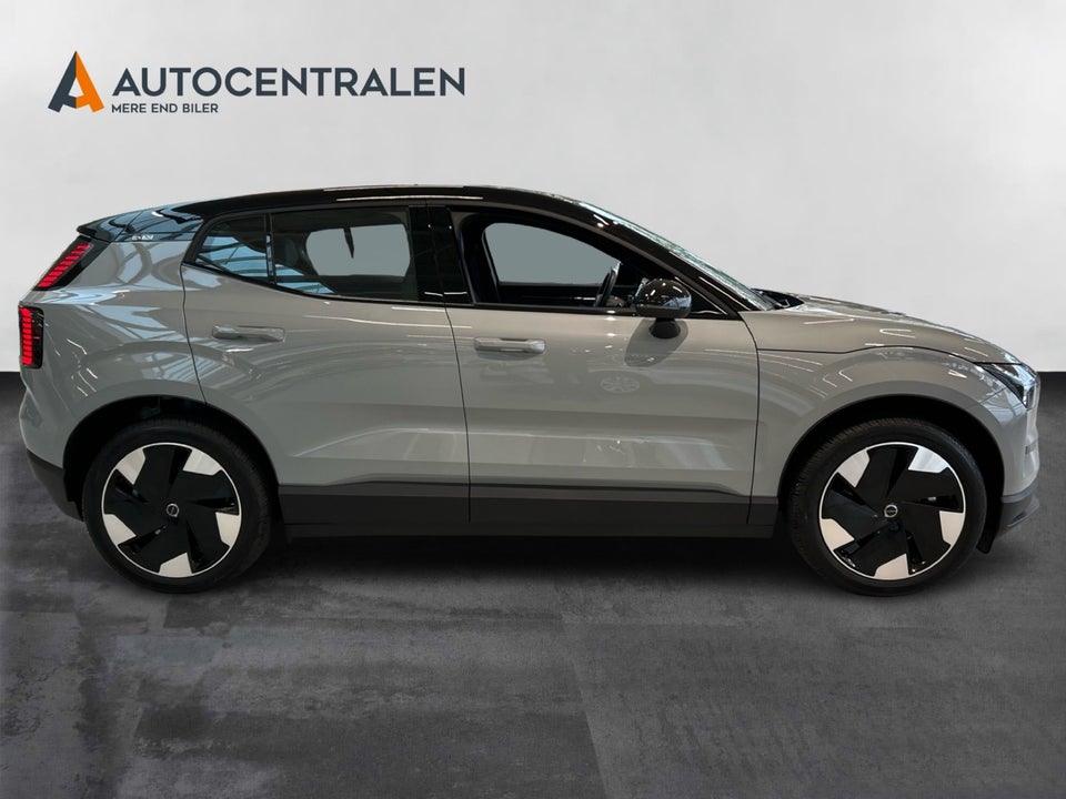 Volvo EX30 Extended Range Plus 5d