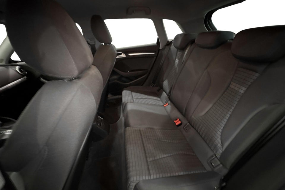 Audi A3 35 TFSi Sport Limited Sportback S-tr. 5d