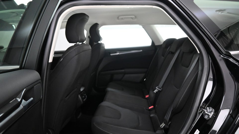 Ford Mondeo 2,0 HEV Titanium stc. CVT 5d