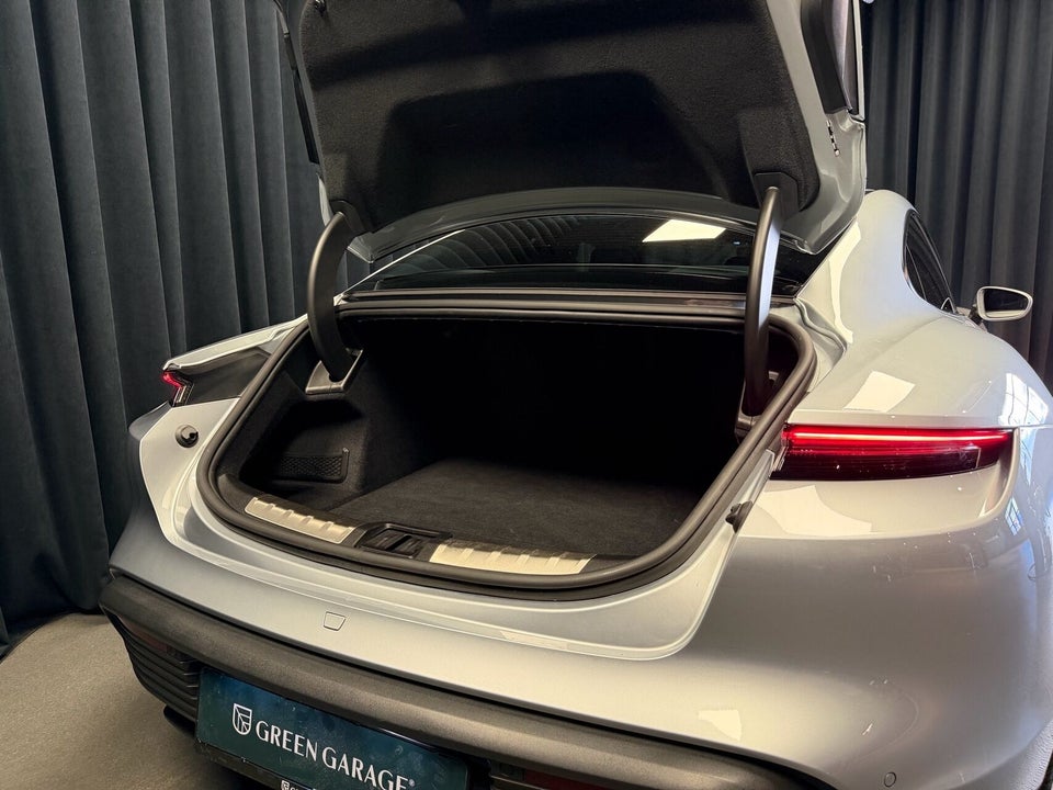 Porsche Taycan Performance+ 4d
