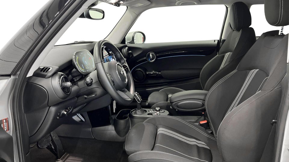 MINI Cooper SE Essential 3d