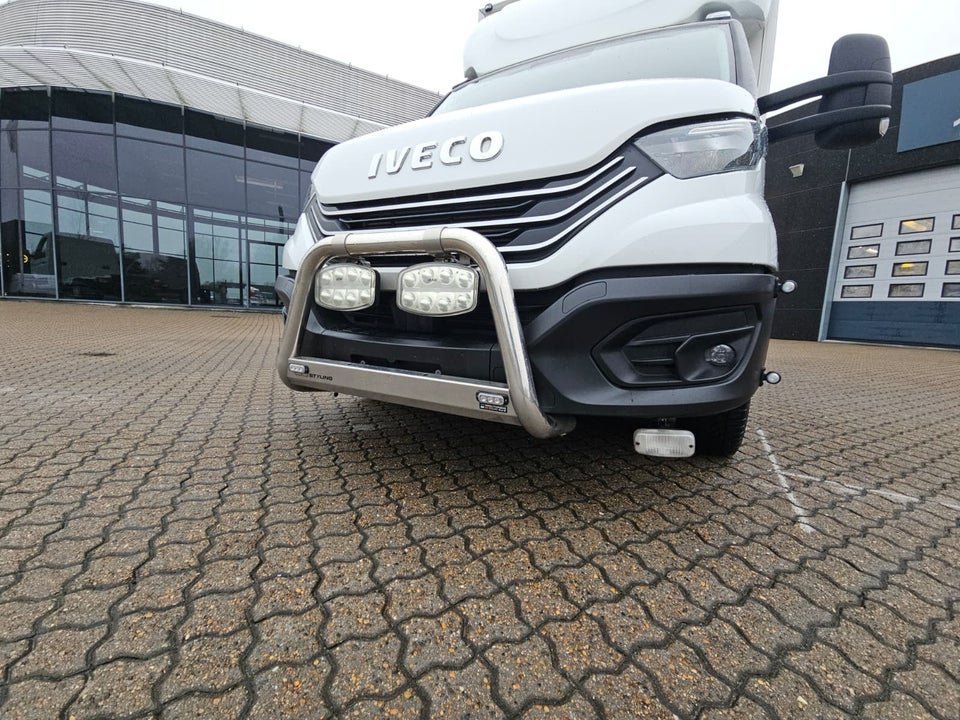 Iveco Daily 3,0 35S18 4100mm Box m/lift AG8