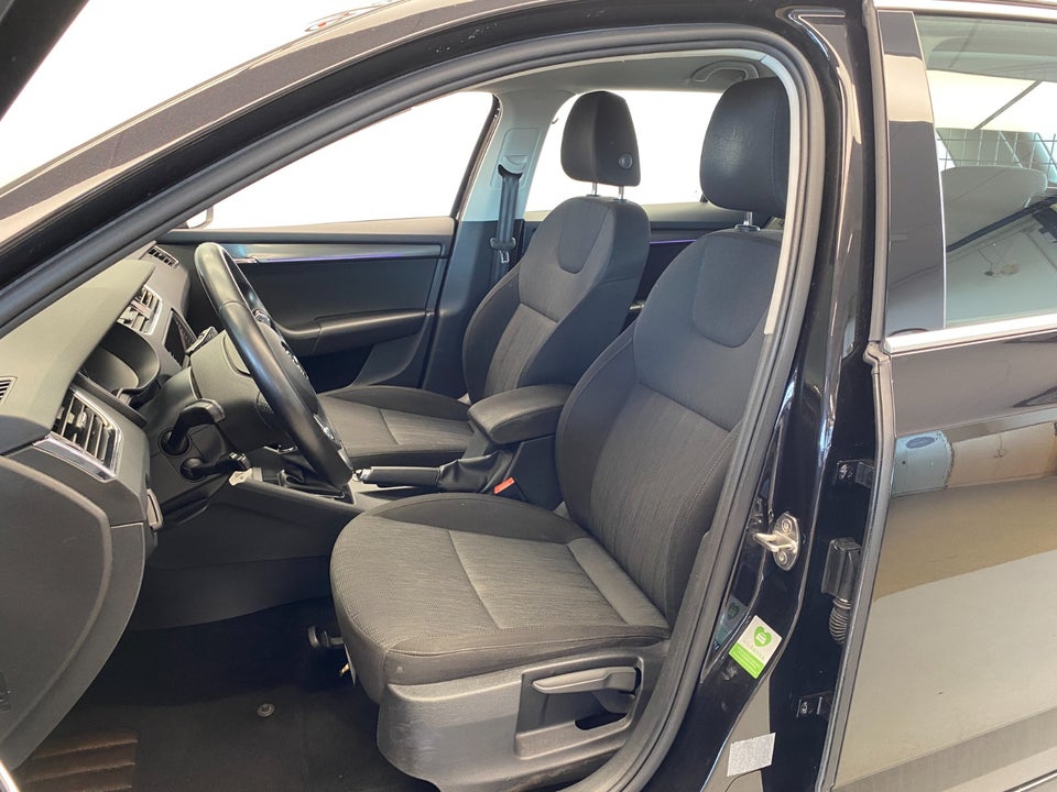Skoda Octavia 2,0 TDi 150 Business Line+ Celebration Combi DSG 5d