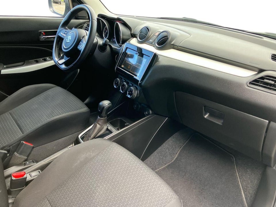 Suzuki Swift 1,2 Dualjet Exclusive CVT 5d