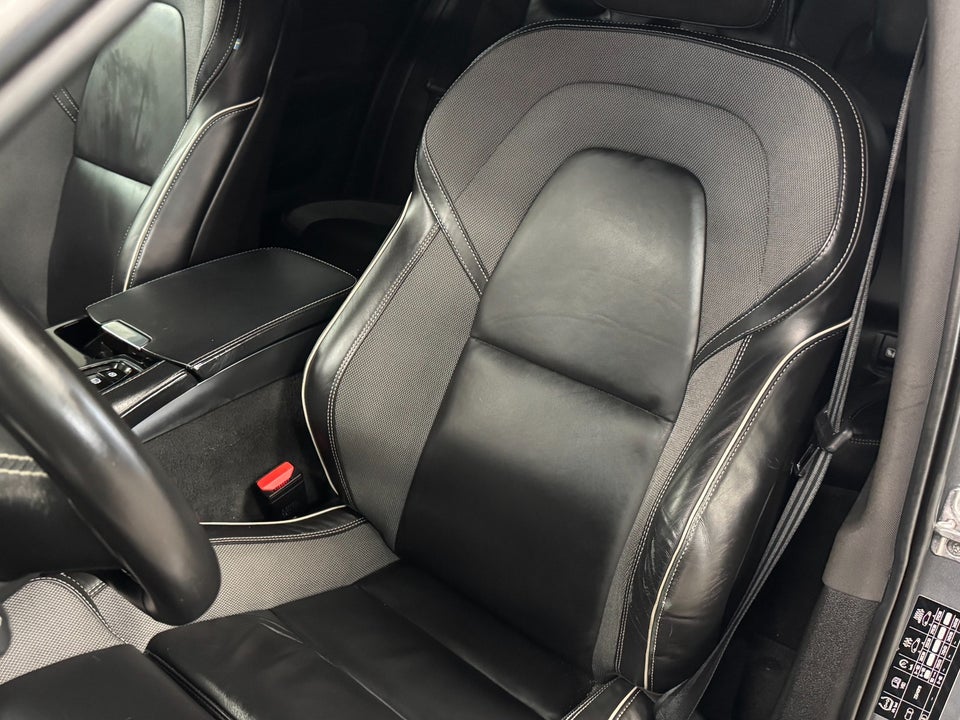 Volvo V60 2,0 T6 ReCharge R-Design aut. AWD 5d