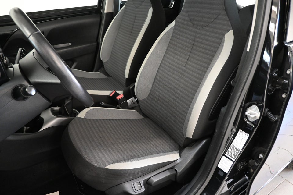 Toyota Aygo 1,0 VVT-i x-play 5d
