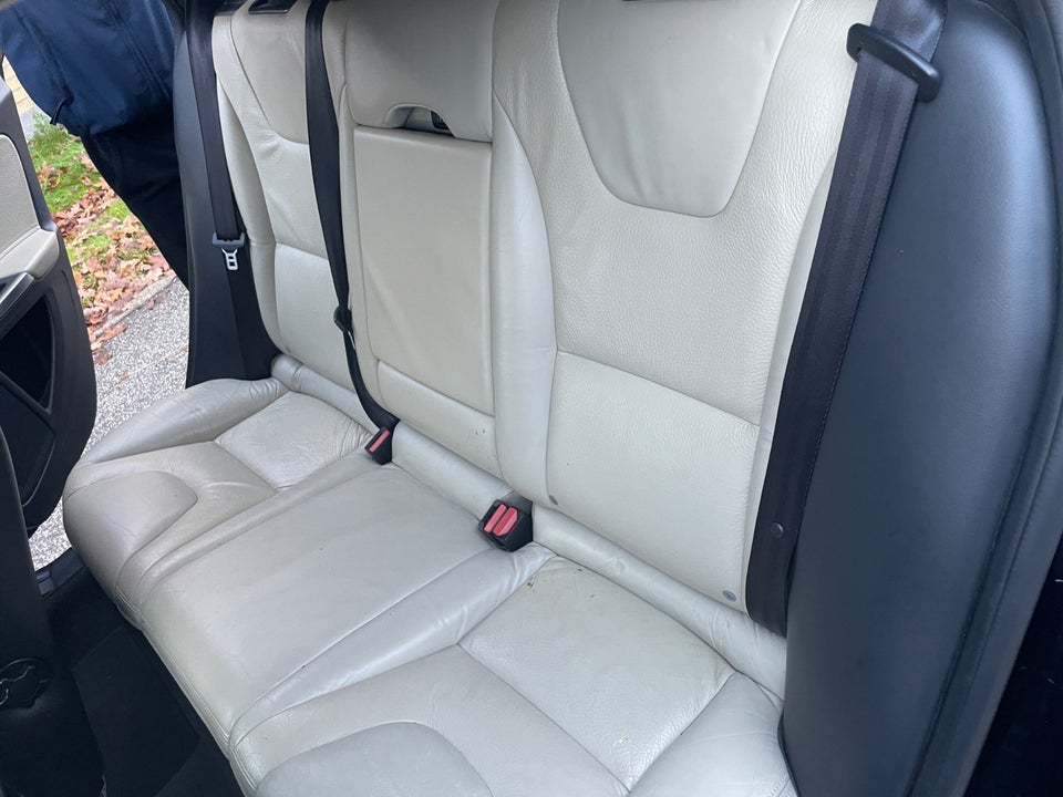 Volvo V60 3,0 T6 Summum aut. AWD 5d