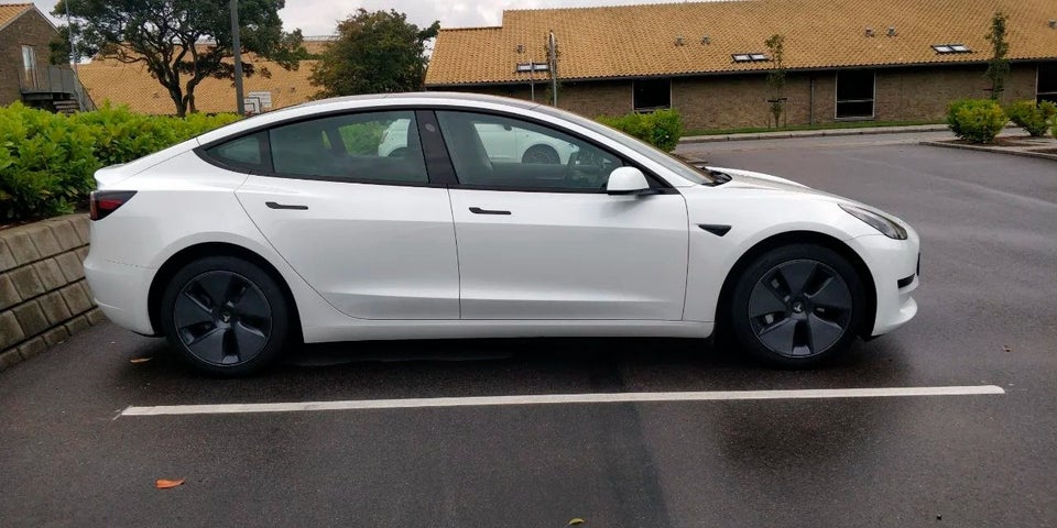 Tesla Model 3 Standard Range+ RWD 4d