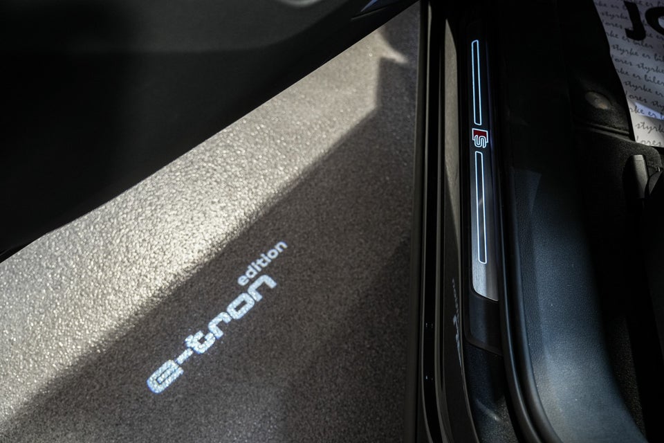 Audi Q8 e-tron 55 S-line quattro 5d