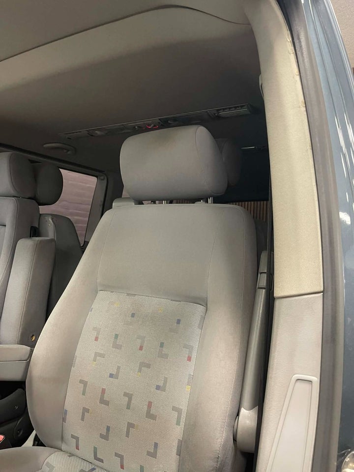 VW Caravelle 2,5 TDi 130 Comfortline aut. lang 4d