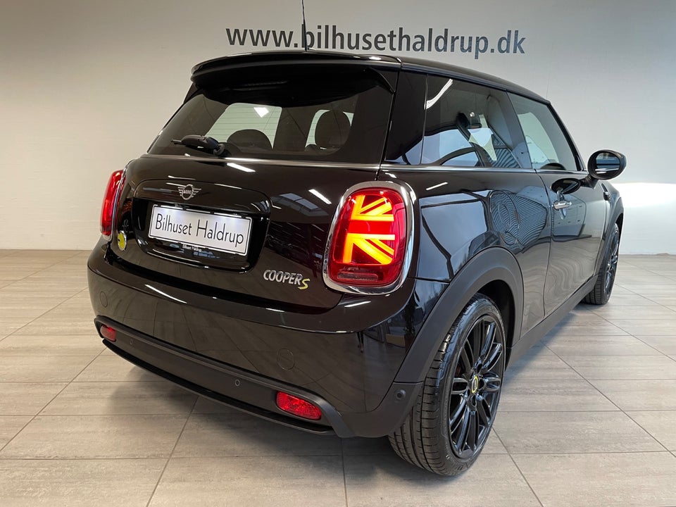 MINI Cooper SE Essential 3d