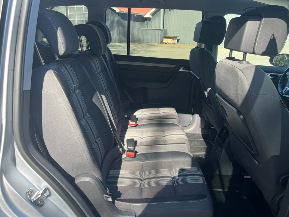 VW Touran 2,0 TDi 140 Comfortline DSG BMT 7prs 5d