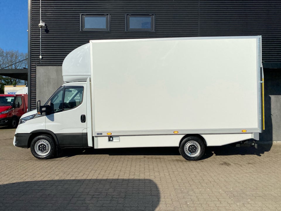 Iveco Daily 3,0 35S18 4100mm Box m/lift AG8