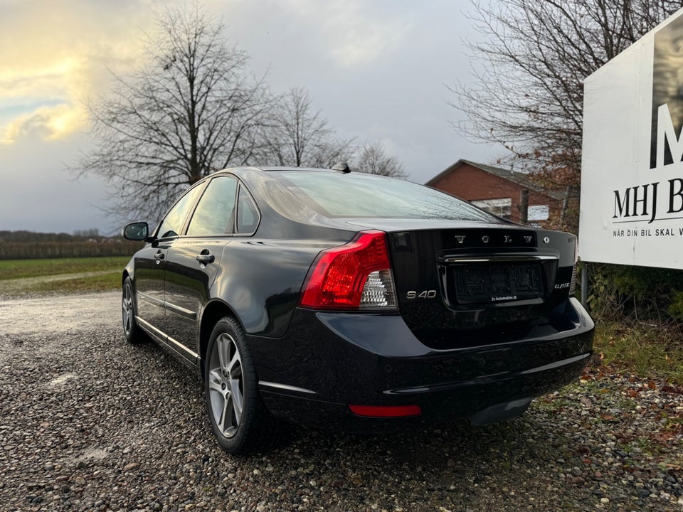 Volvo S40 1,6 D2 115 Momentum 5d