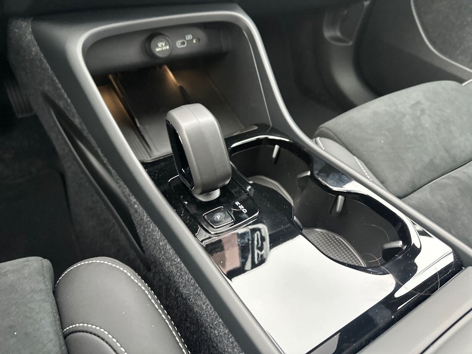 Volvo EX40 Extended Range Black Edition Excess 5d